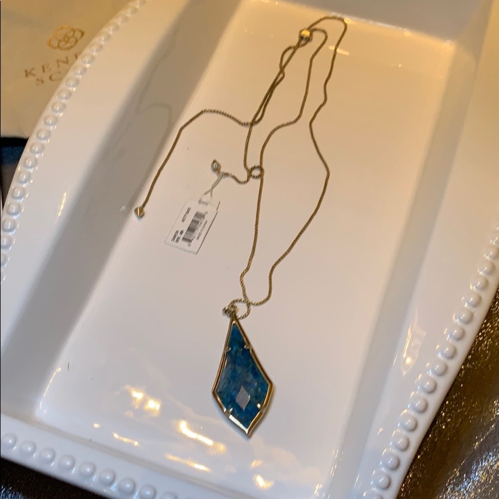 Kendra Scott necklace